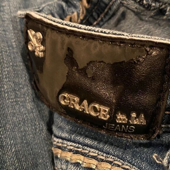 Grace in La Cropped Jeans - Picture 4 of 16